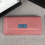プラダ財布022